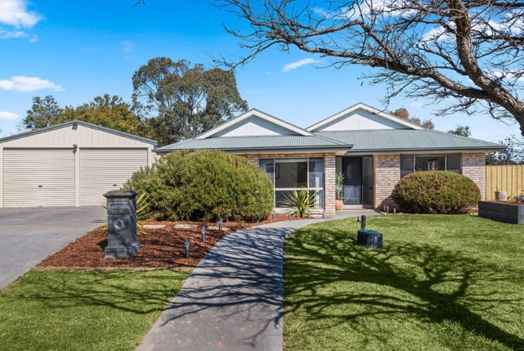 2 Dumfries Place, Bowral, NSW 2576