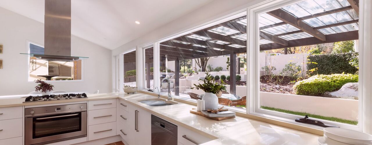 8 Hamilton Avenue, Bowral, NSW 2576 8 Hamilton Avenue, Bowral, NSW 2576