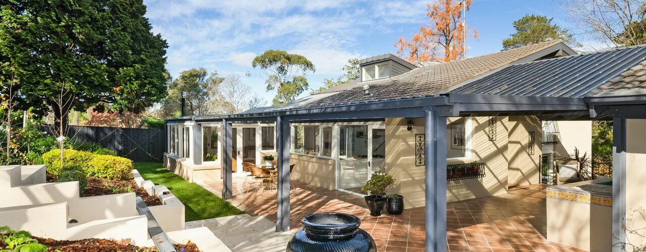 8 Hamilton Avenue, Bowral, NSW 2576 8 Hamilton Avenue, Bowral, NSW 2576