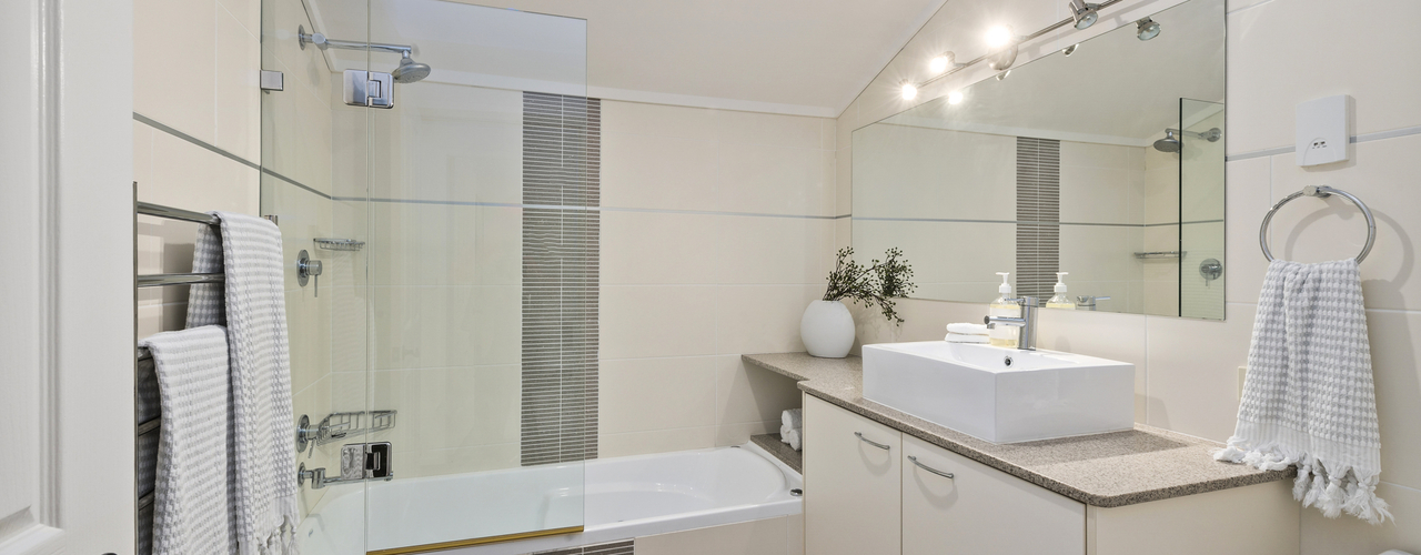 8 Hamilton Avenue, Bowral, NSW 2576 8 Hamilton Avenue, Bowral, NSW 2576